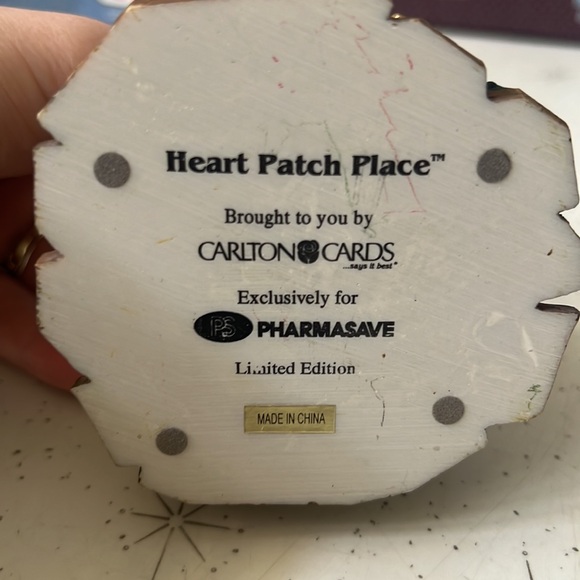 Vintage Limited Edition Heart Patch Place Young’s Incorporated Resin Bear - Picture 4 of 4